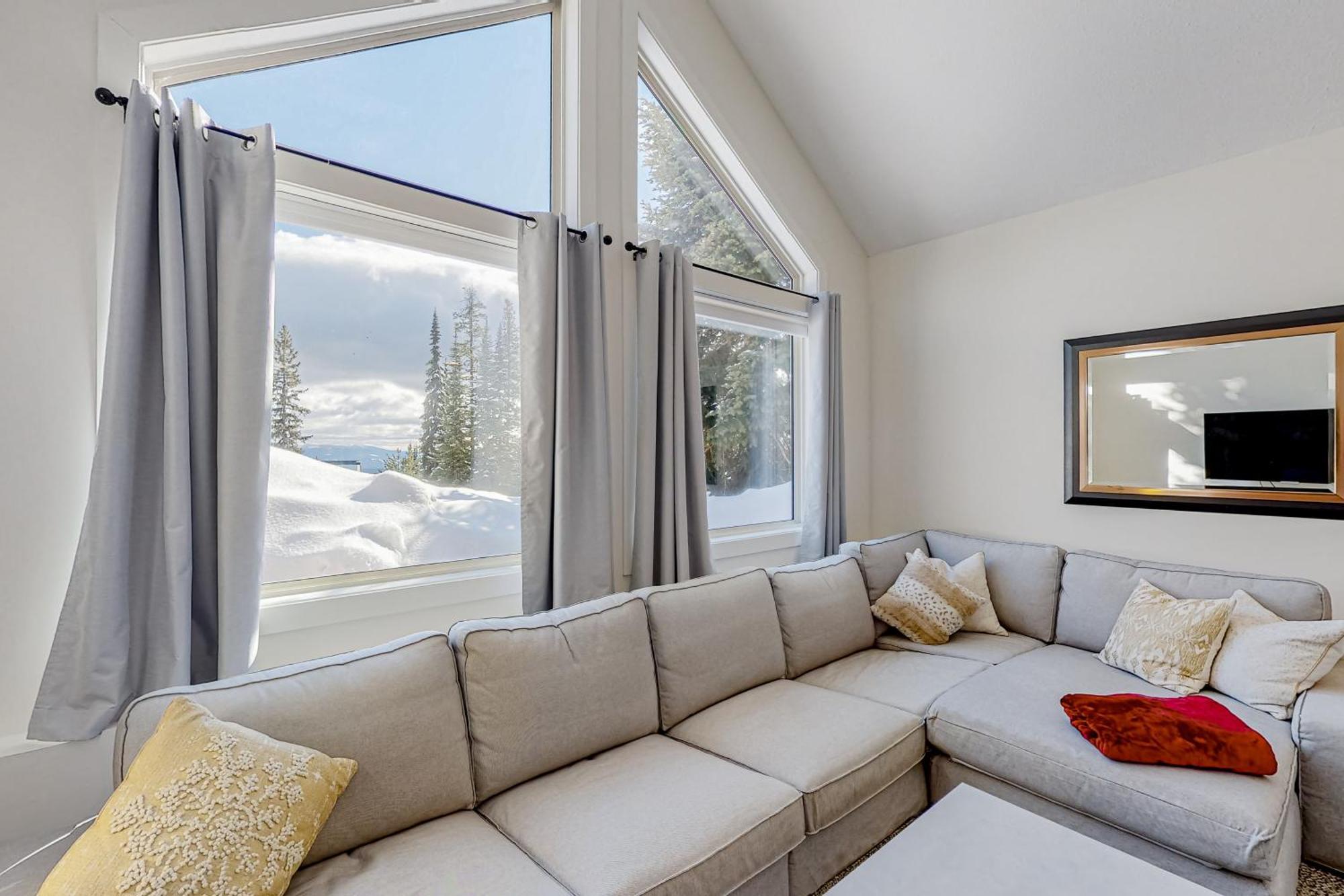 Snow Pines & Ice And Cozy Villa Big White Стая снимка